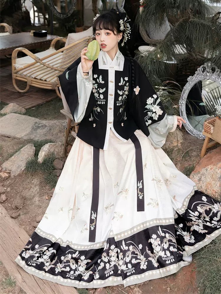 【Hanfu】Elegant Blossoms by the Water | Ming Style Hanfuhan fu Chinese han fu hanfu male tang dynasty clothes chinese hanfu tang dynasty outfits traditiona hanfu dress chinese hanfu chinese style dress dress fashion cheongsam dress q