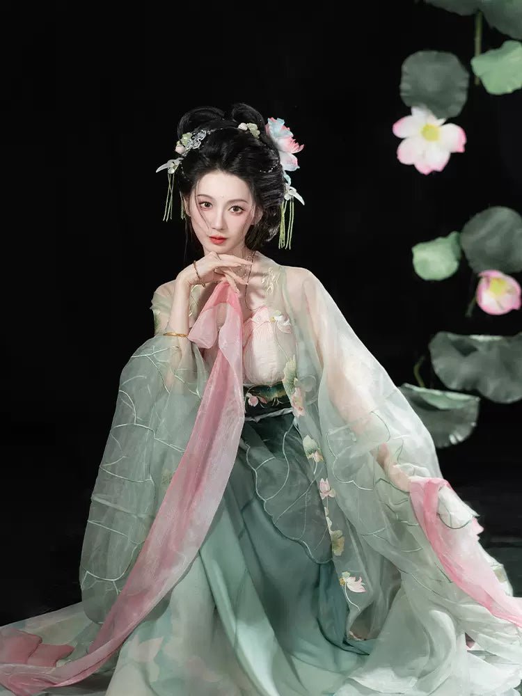 【Hanfu】Lotus in green waves|Tang three - piece sethan fu Chinese han fu hanfu male tang dynasty clothes chinese hanfu tang dynasty outfits traditiona hanfu dress chinese hanfu chinese style dress dress fashion cheongsam dress q